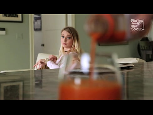 ❤️ A rapaza quente de tetas grandes e coña axustada recibe unha polla do perdedor, pero moi dura ☑ Vídeo de sexo en nós ❌️