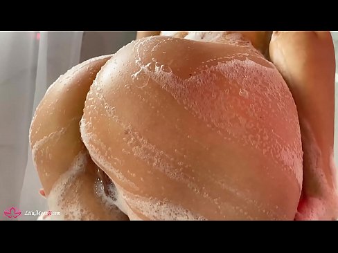 ❤️ Morena masturba o coño cun vibrador ata un orgasmo intenso na ducha ☑ Vídeo de sexo en nós ❌️